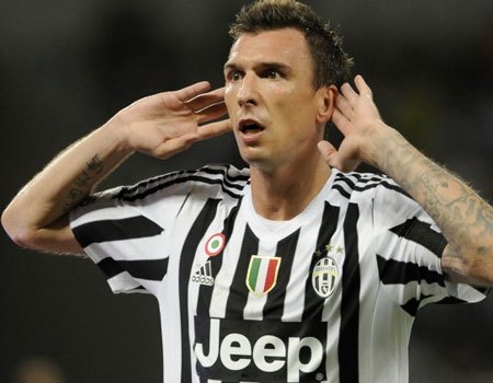 Mandzukic renova contrato com a Juventus